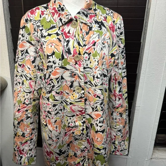 Kenar Vibrant Floral Jacket - Picture 3 of 11